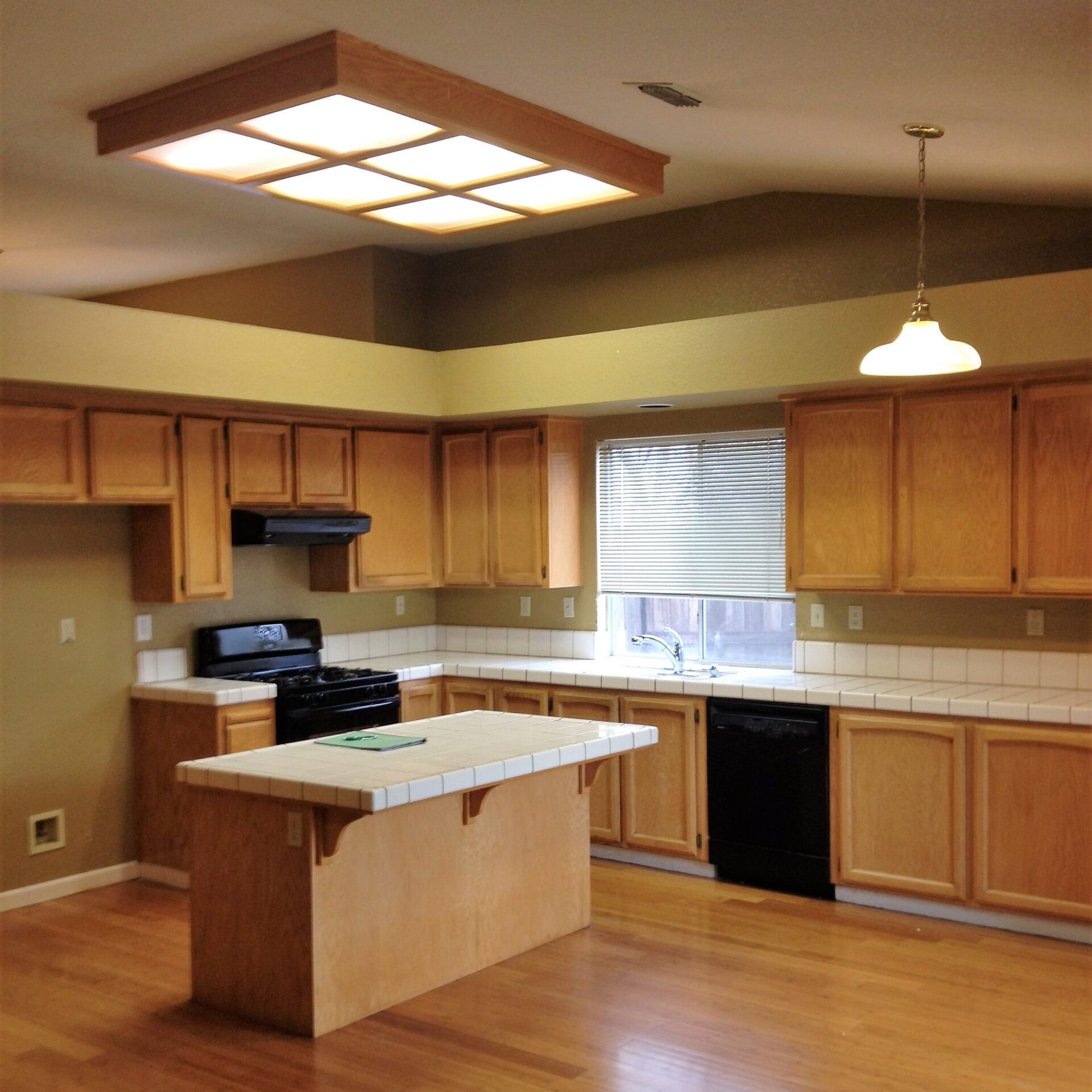 An image of unfurnished kitchen